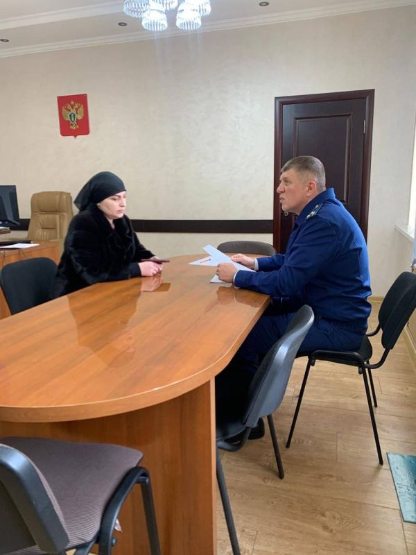 Жители города Карачаевска и Карачаевского района приняты на выездном личном приеме заместителем прокурора Карачаево-Черкесской Республики Дмитрием Кривошеевым