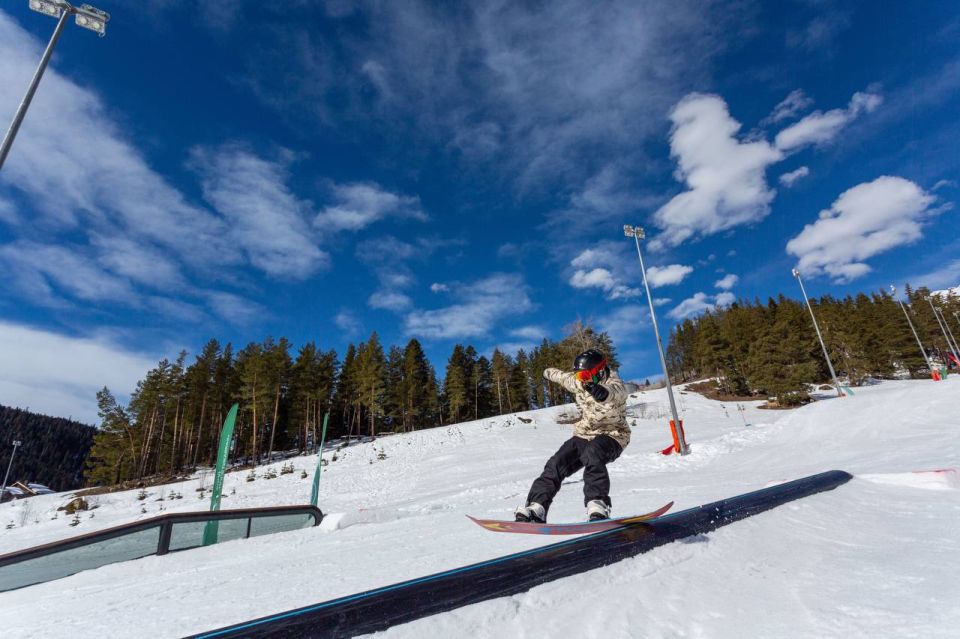 На всесезонном курорте «Архыз» открыта специализированная зона сноупарка, расположенная на Южном склоне курорта в туристическом поселке Романтик