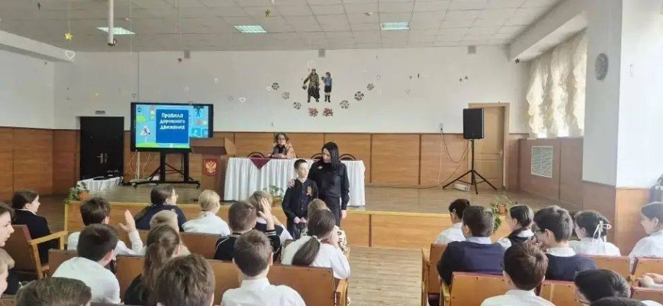 В целях сокращения детского дорожно-транспортного травматизма сотрудниками Госавтоинспекции Отдела МВД России по г. Черкесску в школе № 18 г. Черкесска с учащимися 5-х классов была проведена профилактическая беседа...