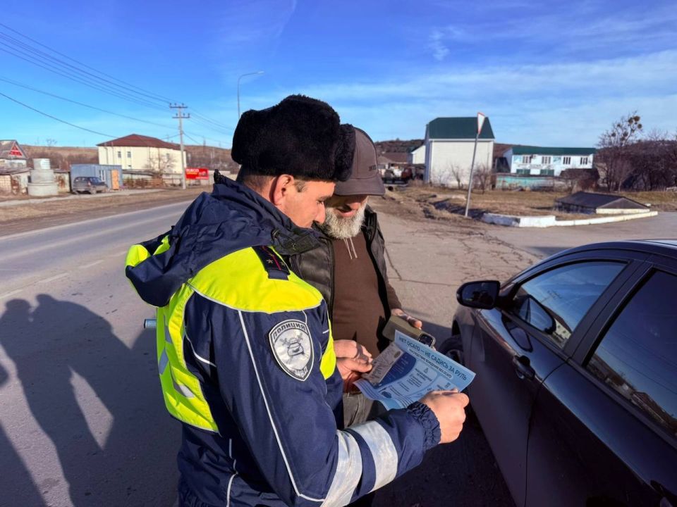 Сотрудники Госавтоинспекции МО МВД России «Зеленчукский» провели профилактическую акцию «Нет ОСАГО - не садись за руль» с водителями транспортных средств в ст. Зеленчукская