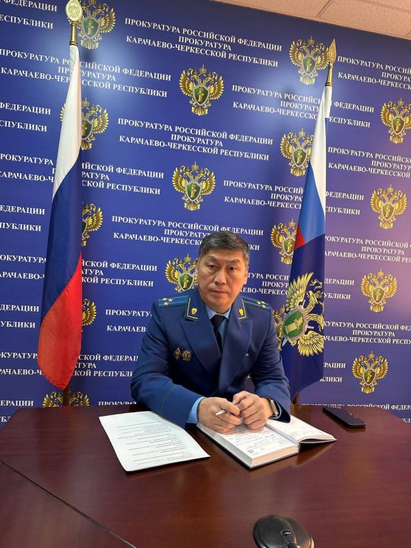 Исполняющий обязанности прокурора Карачаево-Черкесской Республики Санал Бахников провел личный прием жителей Усть-Джегутинского района