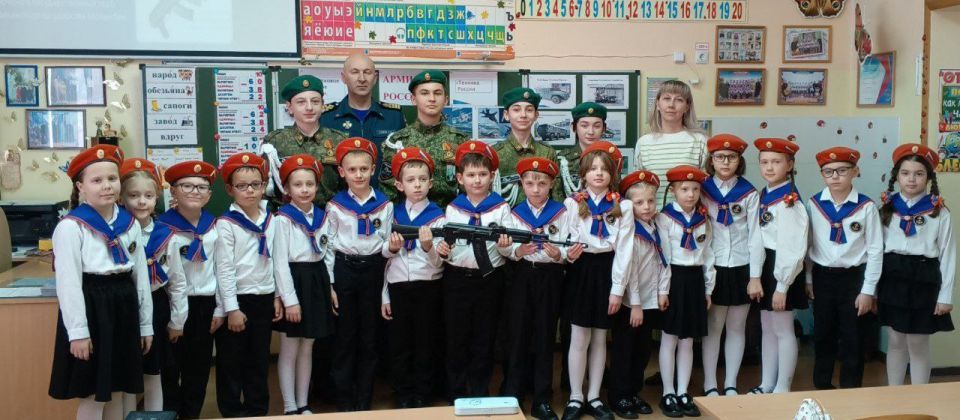 Государственный инспектор Центра ГИМС Главного управления МЧС России по Карачаево-Черкесской Республике Аслан Кемов принял участие в мероприятии, которое прошло в пошефном 2-ом классе "Юный водник" Свято-Сергиевской гимназии...