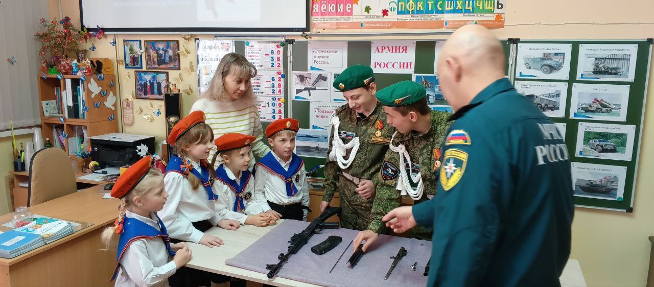 Государственный инспектор Центра ГИМС Главного управления МЧС России по Карачаево-Черкесской Республике Аслан Кемов принял участие в мероприятии, которое прошло в пошефном 2-ом классе "Юный водник" Свято-Сергиевской гимназии... Государственный инспектор Центра ГИМС Главного управления МЧС России по Карачаево-Черкесской Республике Аслан Кемов принял участие в мероприятии, которое прошло в пошефном 2-ом классе "Юный водник" Свято-Сергиевской гимназии...