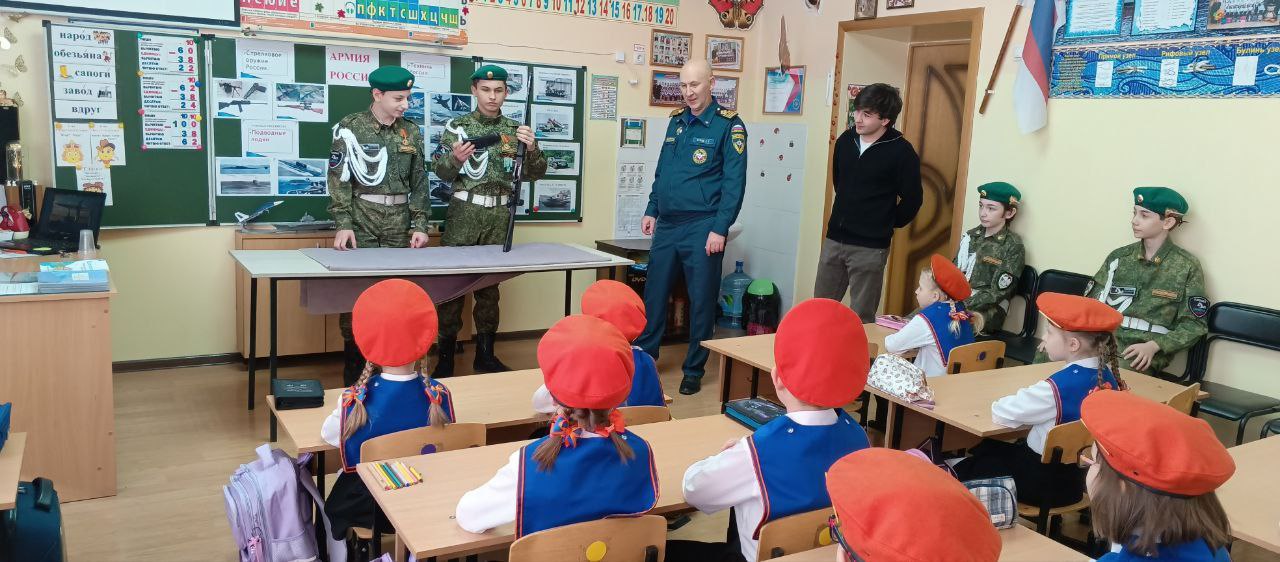 Государственный инспектор Центра ГИМС Главного управления МЧС России по Карачаево-Черкесской Республике Аслан Кемов принял участие в мероприятии, которое прошло в пошефном 2-ом классе "Юный водник" Свято-Сергиевской гимназии... Государственный инспектор Центра ГИМС Главного управления МЧС России по Карачаево-Черкесской Республике Аслан Кемов принял участие в мероприятии, которое прошло в пошефном 2-ом классе "Юный водник" Свято-Сергиевской гимназии...