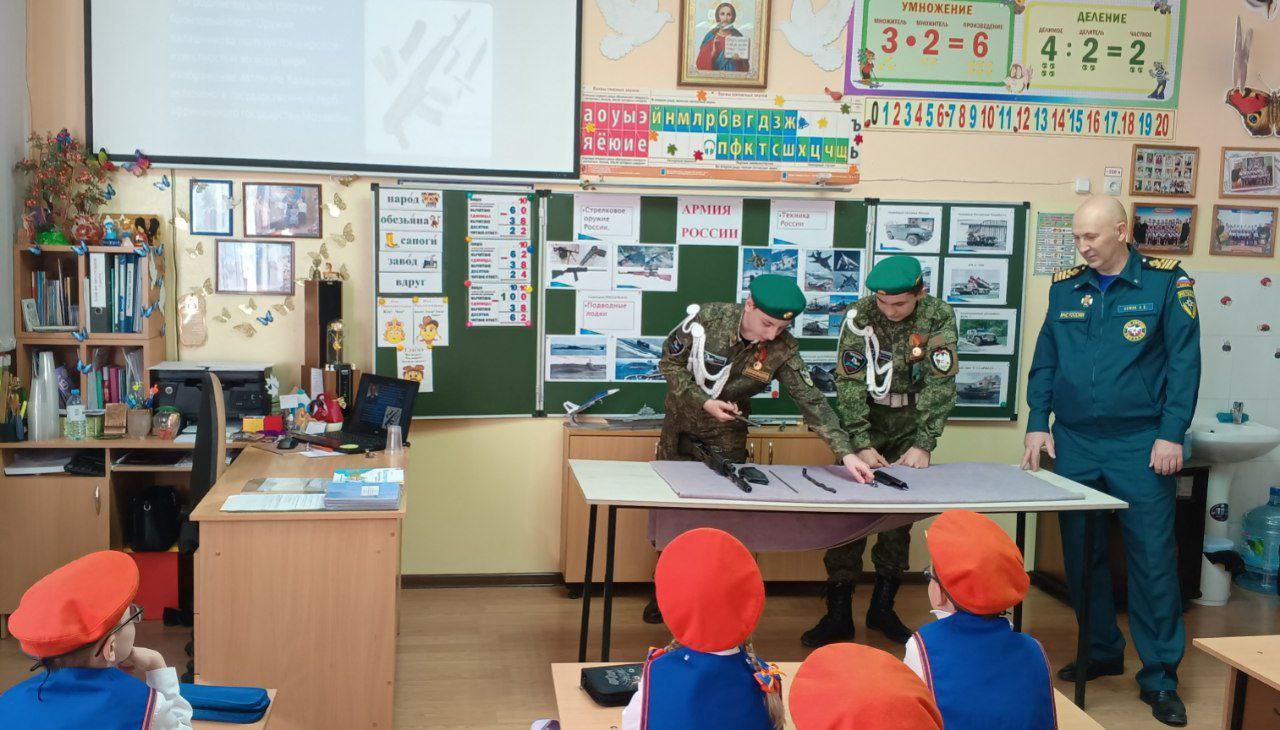 Государственный инспектор Центра ГИМС Главного управления МЧС России по Карачаево-Черкесской Республике Аслан Кемов принял участие в мероприятии, которое прошло в пошефном 2-ом классе "Юный водник" Свято-Сергиевской гимназии... Государственный инспектор Центра ГИМС Главного управления МЧС России по Карачаево-Черкесской Республике Аслан Кемов принял участие в мероприятии, которое прошло в пошефном 2-ом классе "Юный водник" Свято-Сергиевской гимназии...