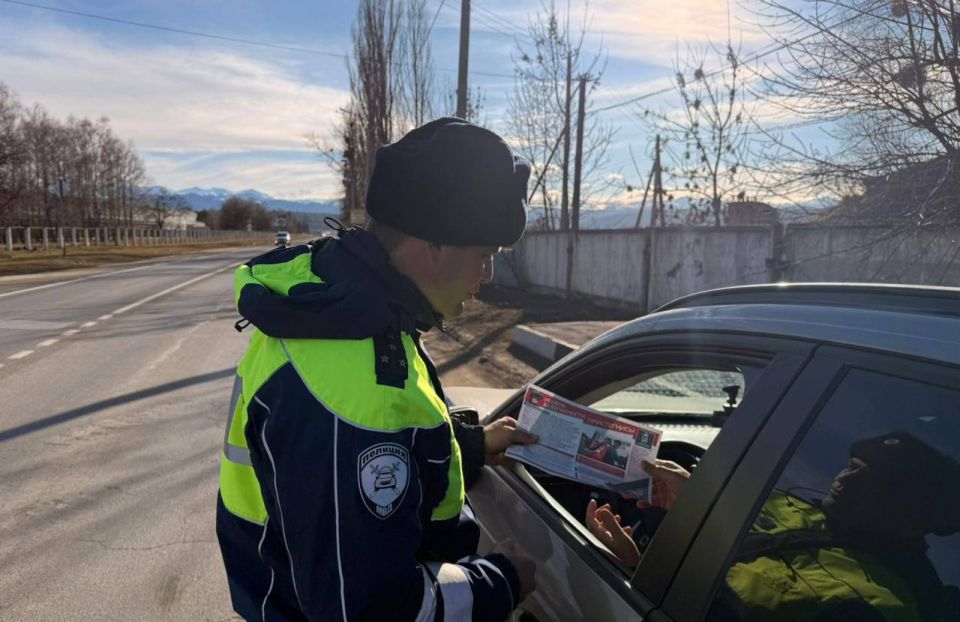 Сотрудники Госавтоинспекции МО МВД России «Зеленчукский» провели профилактическую акцию «Ремень безопасности» с водителями транспортных средств в ст. Зеленчукской