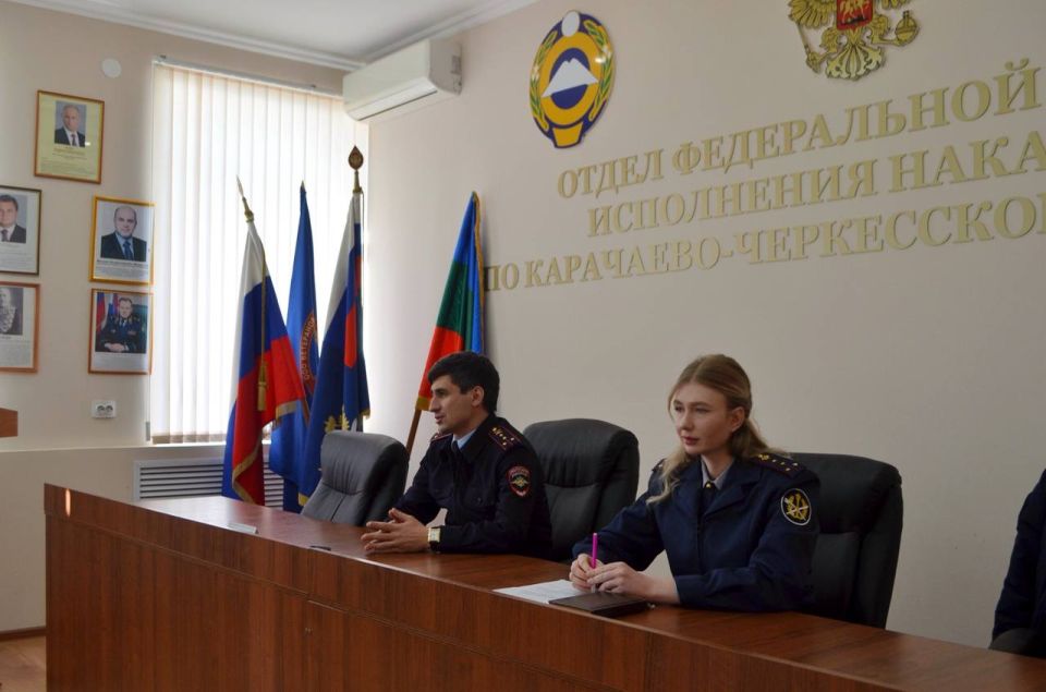 Сотрудники Управления Госавтоинспекции МВД по Карачаево-Черкесской Республике провели занятия с личным составом ОФСИН России по Карачаево-Черкесской Республике и ФКУ УИИ ОФСИН России по Карачаево-Черкесской Республике