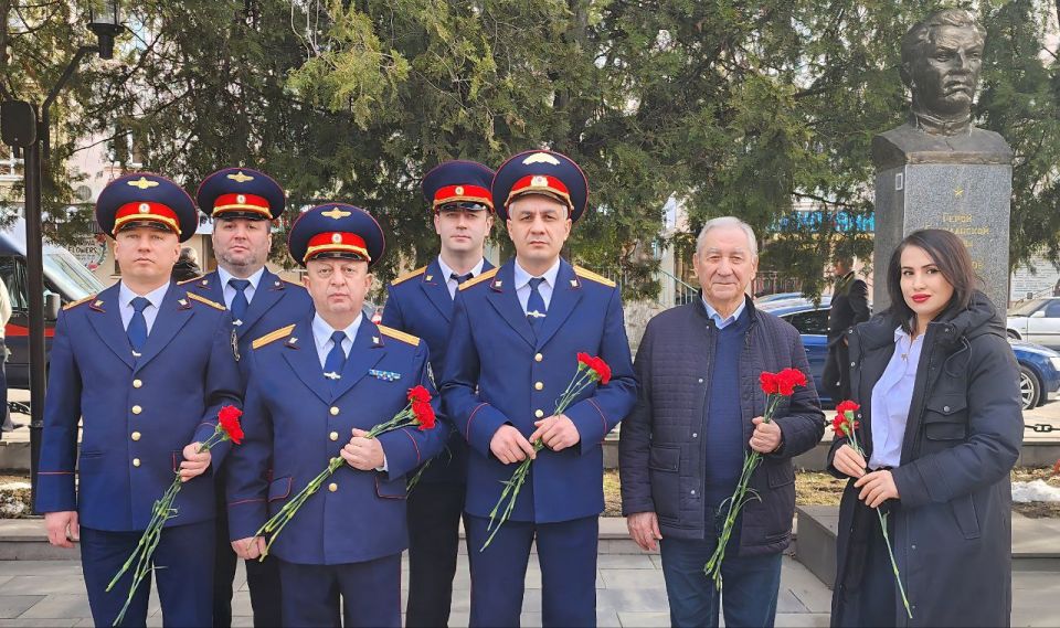 Офицеры следственного управления СК России по Карачаево-Черкесской Республике приняли участие в торжественном мероприятии, посвященном 37-й годовщине со дня вывода войск из Афганистана