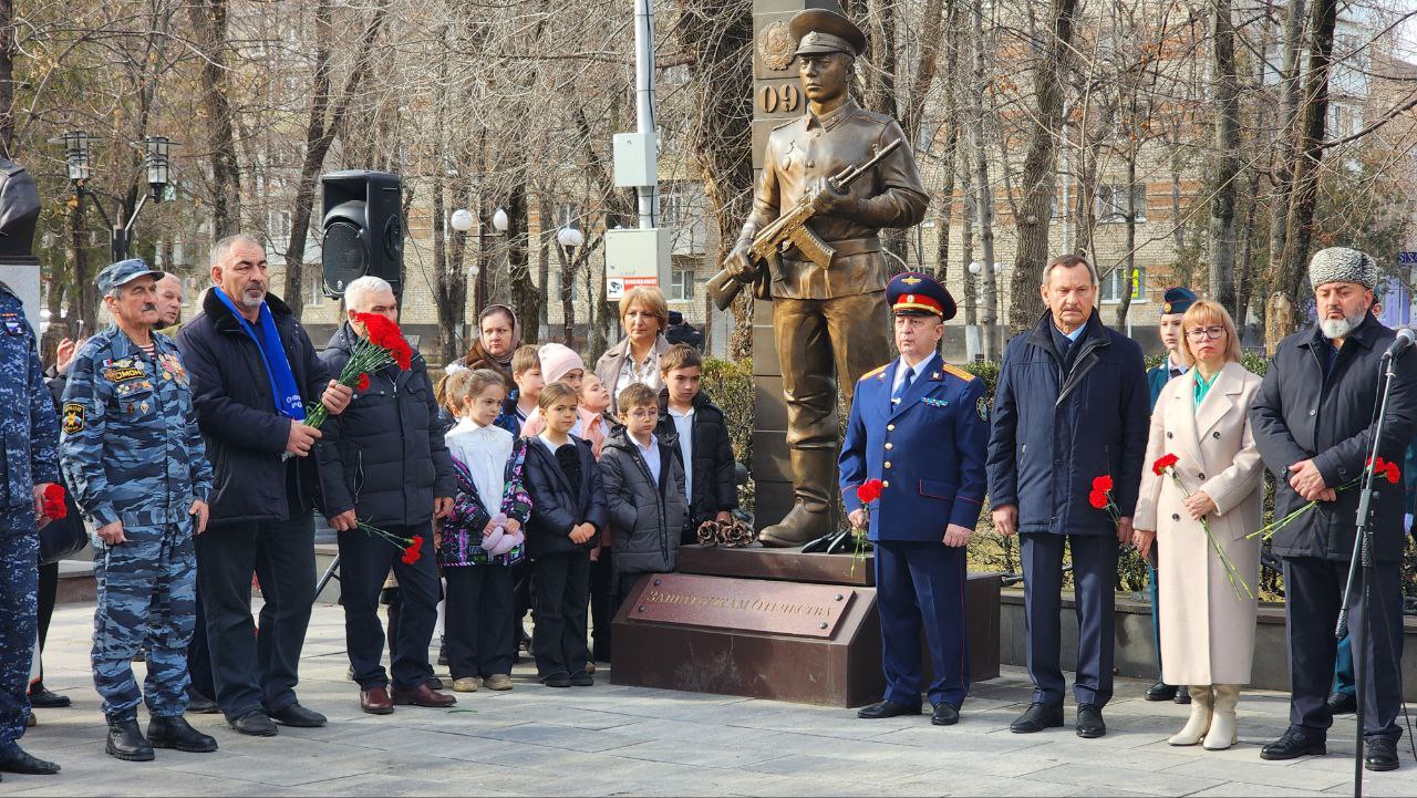 Офицеры следственного управления СК России по Карачаево-Черкесской Республике приняли участие в торжественном мероприятии, посвященном 37-й годовщине со дня вывода войск из Афганистана Офицеры следственного управления СК России по Карачаево-Черкесской Республике приняли участие в торжественном мероприятии, посвященном 37-й годовщине со дня вывода войск из Афганистана