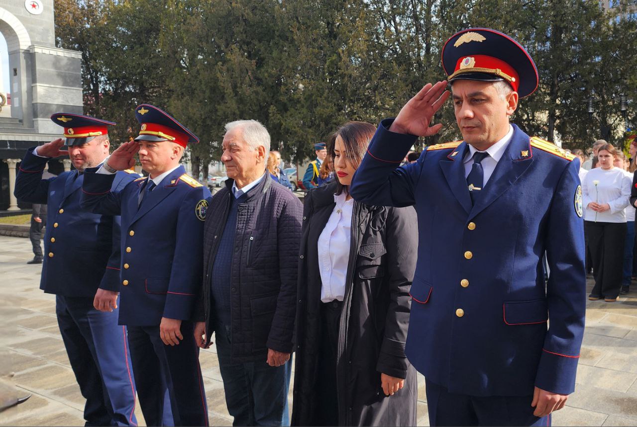 Офицеры следственного управления СК России по Карачаево-Черкесской Республике приняли участие в торжественном мероприятии, посвященном 37-й годовщине со дня вывода войск из Афганистана Офицеры следственного управления СК России по Карачаево-Черкесской Республике приняли участие в торжественном мероприятии, посвященном 37-й годовщине со дня вывода войск из Афганистана