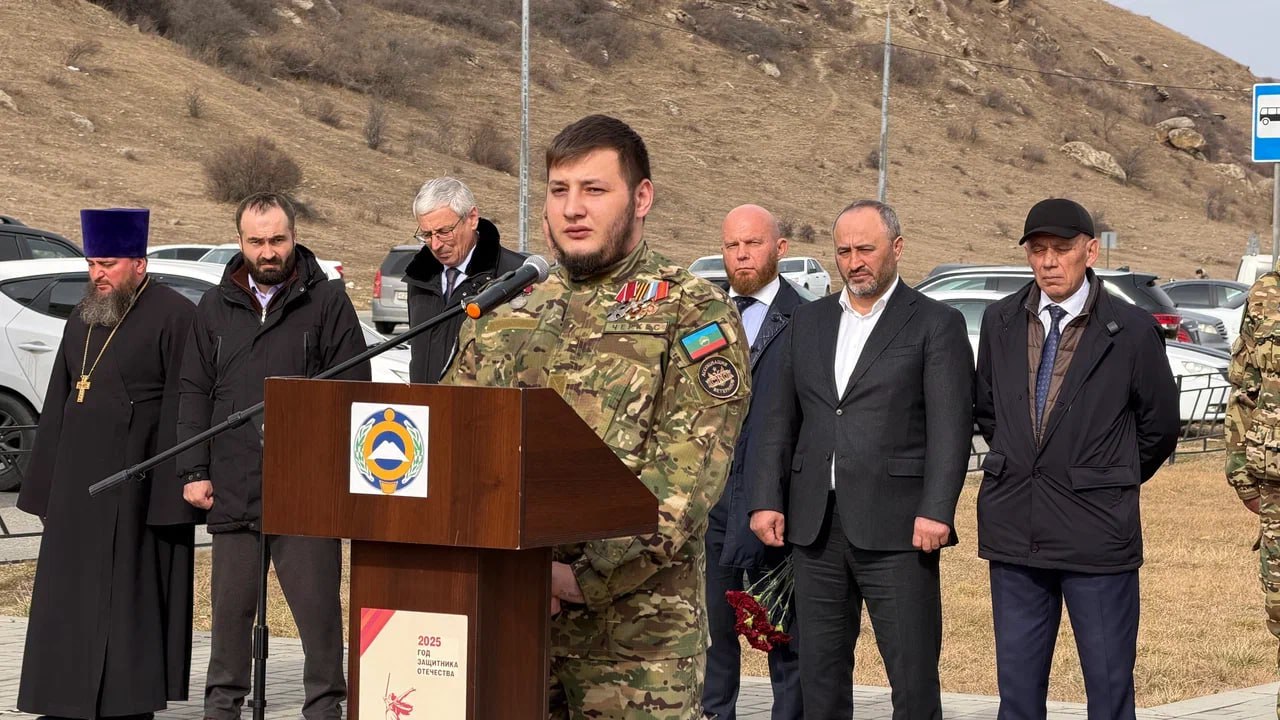 Депутаты НС КЧР почтили память защитников перевалов Кавказа Депутаты НС КЧР почтили память защитников перевалов Кавказа