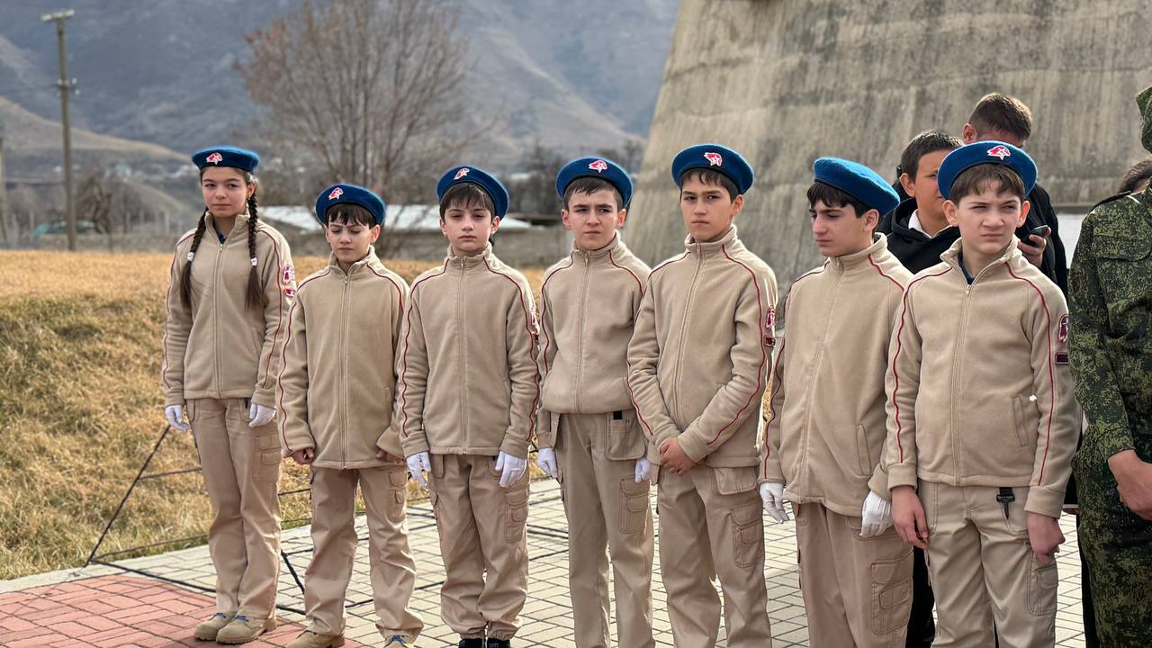 Депутаты НС КЧР почтили память защитников перевалов Кавказа Депутаты НС КЧР почтили память защитников перевалов Кавказа