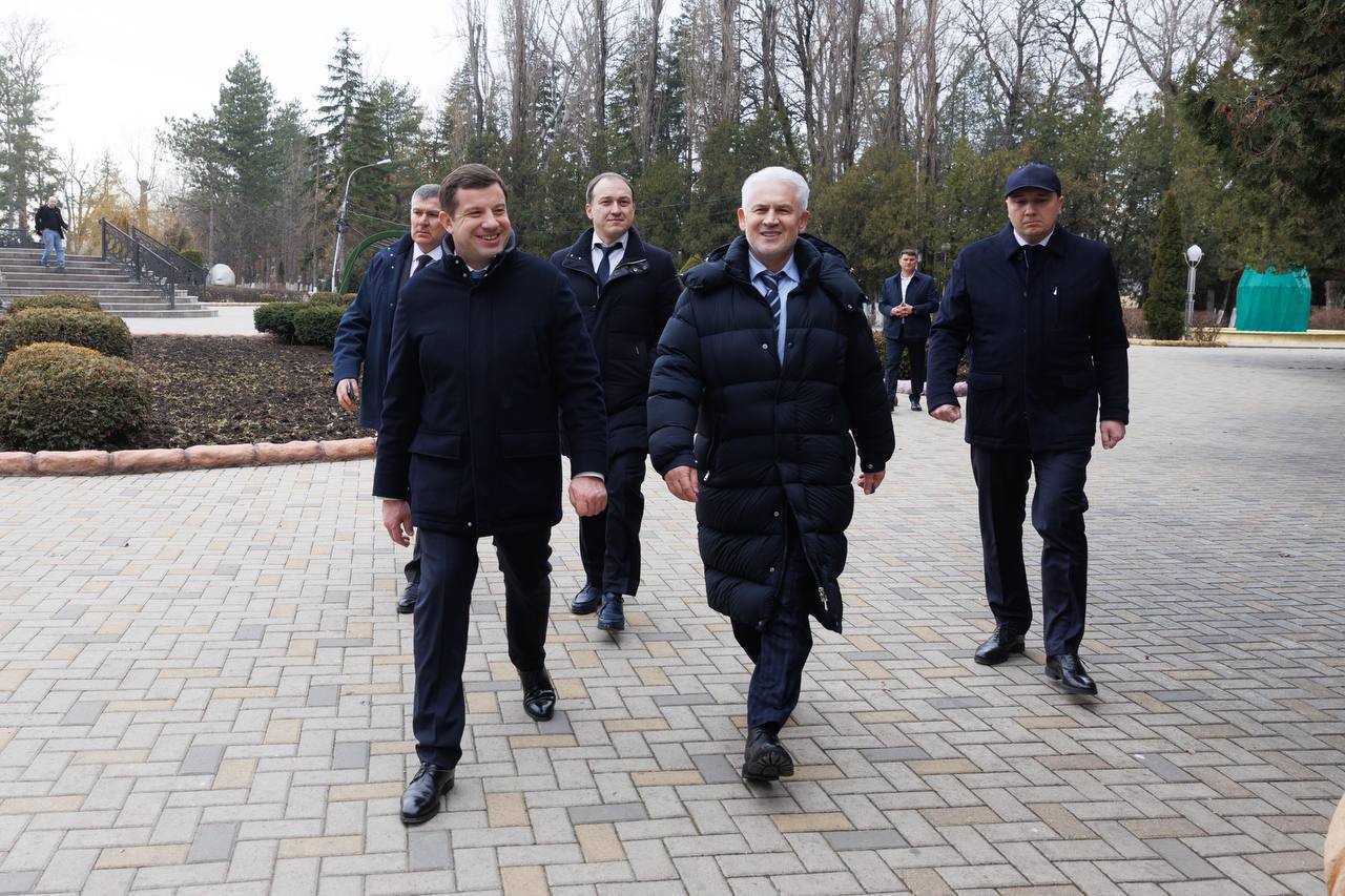 Алексей Баскаев: Карачаево-Черкесию с рабочим визитом посетила группа во главе с помощником Председателя Правительства РФ Муслимом Хучиевым Алексей Баскаев: Карачаево-Черкесию с рабочим визитом посетила группа во главе с помощником Председателя Правительства РФ Муслимом Хучиевым