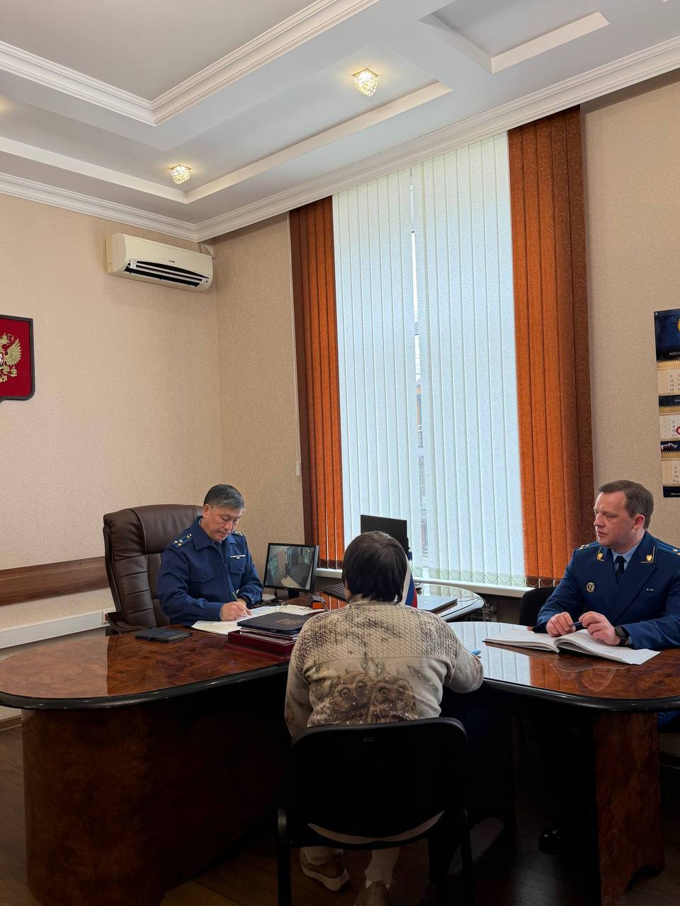 Первый заместитель прокурора Карачаево-Черкесской Республики Санал Бахников провел личный прием жителей города Черкесска Первый заместитель прокурора Карачаево-Черкесской Республики Санал Бахников провел личный прием жителей города Черкесска