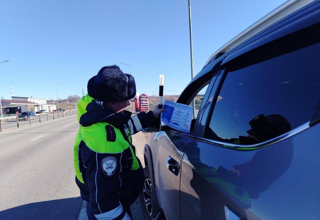 Сотрудники Госавтоинспекции МО МВД России «Адыге-Хабльский» провели профилактическую акцию «Без ОСАГО за руль нельзя» с водителями транспортных средств на территории обслуживания Сотрудники Госавтоинспекции МО МВД России «Адыге-Хабльский» провели профилактическую акцию «Без ОСАГО за руль нельзя» с водителями транспортных средств на территории обслуживания