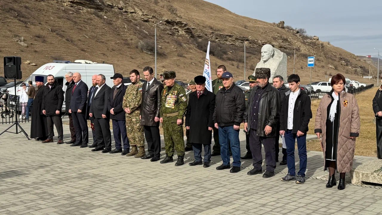 Депутаты НС КЧР почтили память защитников перевалов Кавказа