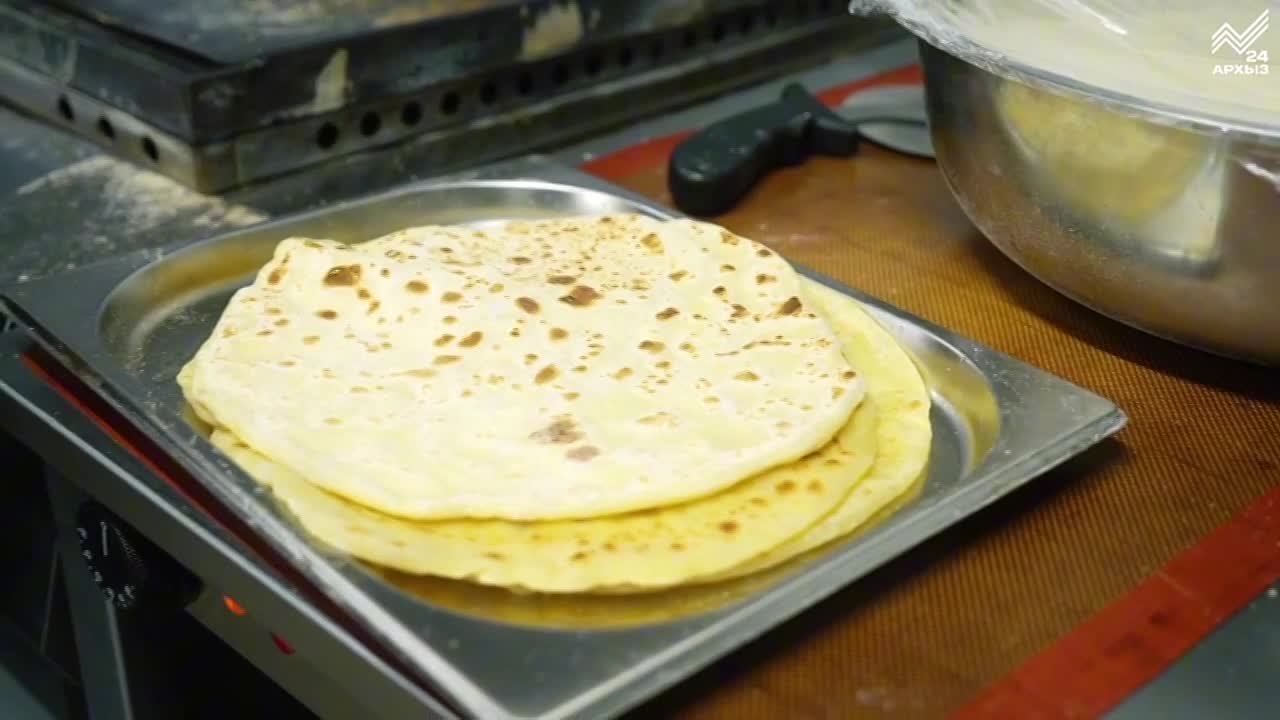 Хычины любят все. Это блюдо карачаево-балкарской кухни стало одним из символов нашей республики