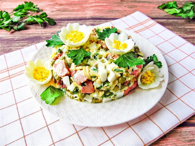 Салат из печени трески с яйцом: быстрое решение для любого праздника