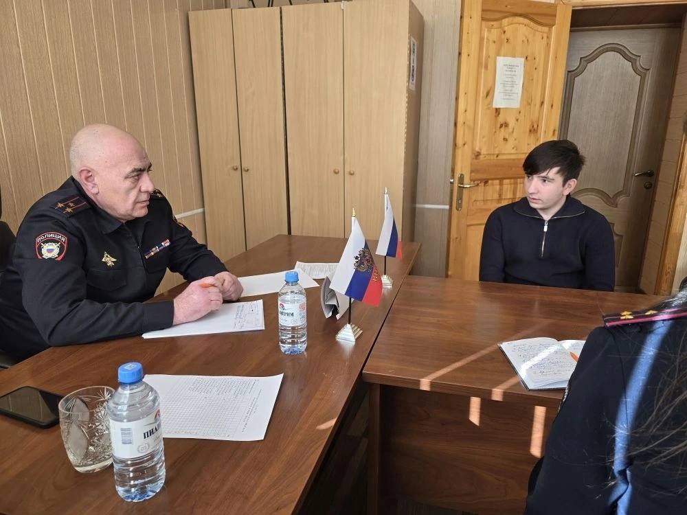 Заместитель министра внутренних дел по Карачаево-Черкесии Мурат Динаев провел прием граждан по вопросам трудоустройства на службу в МО МВД России «Карачаевский» Заместитель министра внутренних дел по Карачаево-Черкесии Мурат Динаев провел прием граждан по вопросам трудоустройства на службу в МО МВД России «Карачаевский»