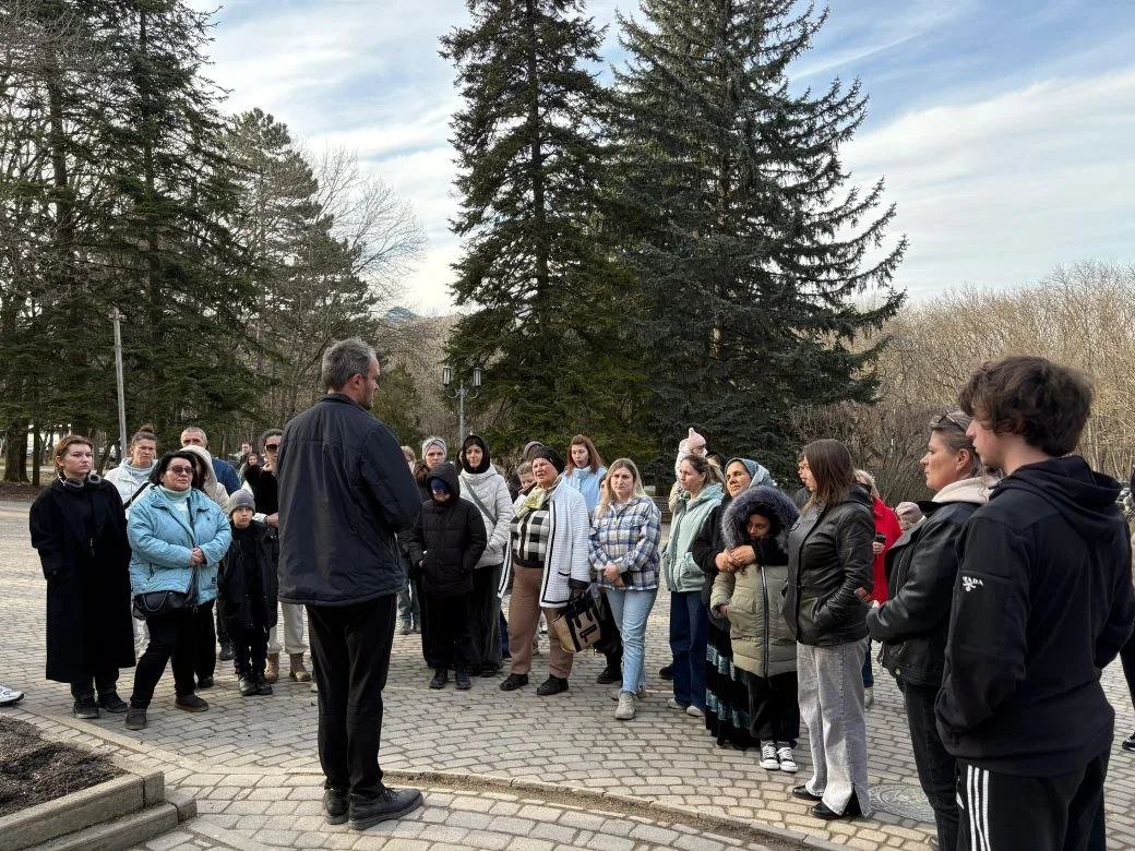 Духовенство Никольского собора города Черкесска при содействии Комитета семей воинов Отечества и фонда «Защитники Отечества» организовало паломничество для 130 членов семей участников СВО Карачаево-Черкесии в Пятигорск Духовенство Никольского собора города Черкесска при содействии Комитета семей воинов Отечества и фонда «Защитники Отечества» организовало паломничество для 130 членов семей участников СВО Карачаево-Черкесии в Пятигорск