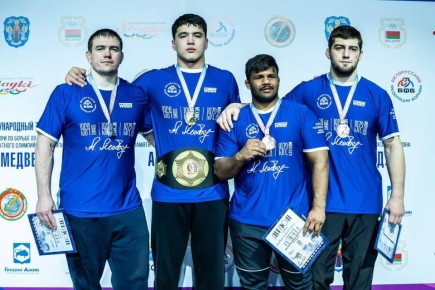 Спортсмен из КЧР Расул Копсергенов стал бронзовым призёром 55-го Международного турнира Гран-при по вольной борьбе памяти Александра Медведя, который прошёл в Минске и собрал более 300 участников из 14 стран