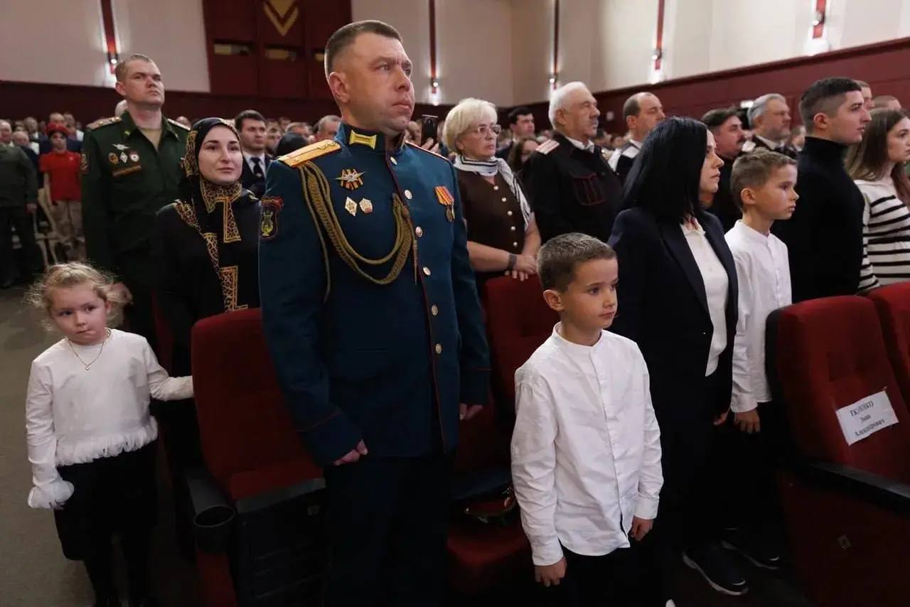 Алексей Баскаев: Рашид Темрезов вручил награды землякам - в честь Дня защитника Отечества Алексей Баскаев: Рашид Темрезов вручил награды землякам - в честь Дня защитника Отечества