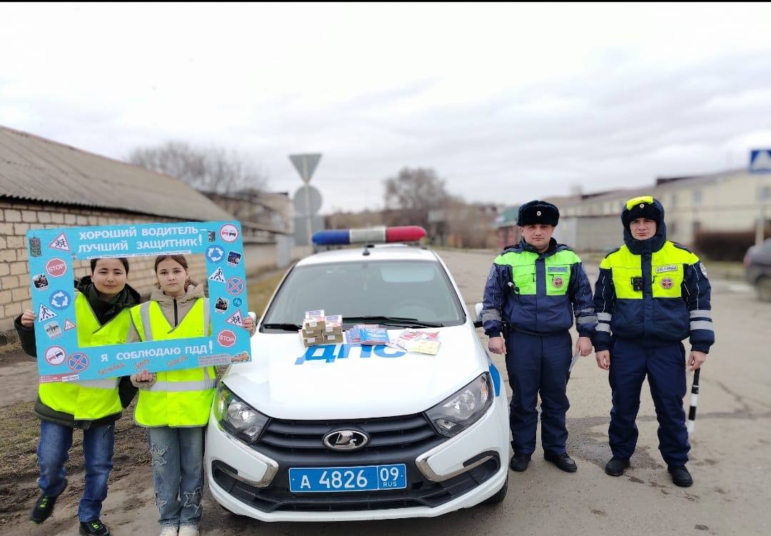 Накануне, в честь Дня защитника Отечества сотрудники Госавтоинспекции Межмуниципального отдела МВД России «Адыге-Хабльский» совместно с активистами отряда ЮИД школы аула Адыге-Хабль провели праздничную акцию «Хороший... Накануне, в честь Дня защитника Отечества сотрудники Госавтоинспекции Межмуниципального отдела МВД России «Адыге-Хабльский» совместно с активистами отряда ЮИД школы аула Адыге-Хабль провели праздничную акцию «Хороший...