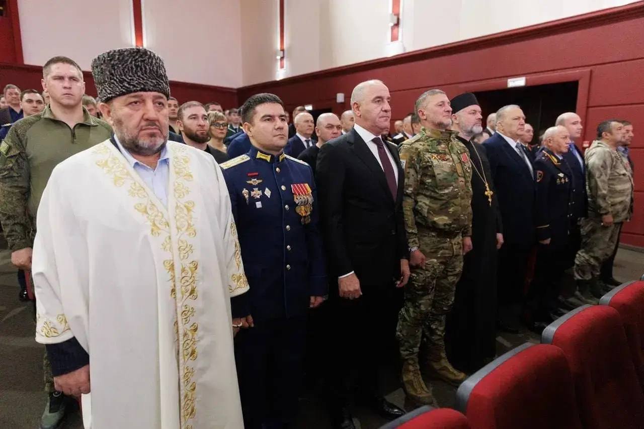 Алексей Баскаев: Рашид Темрезов вручил награды землякам - в честь Дня защитника Отечества Алексей Баскаев: Рашид Темрезов вручил награды землякам - в честь Дня защитника Отечества