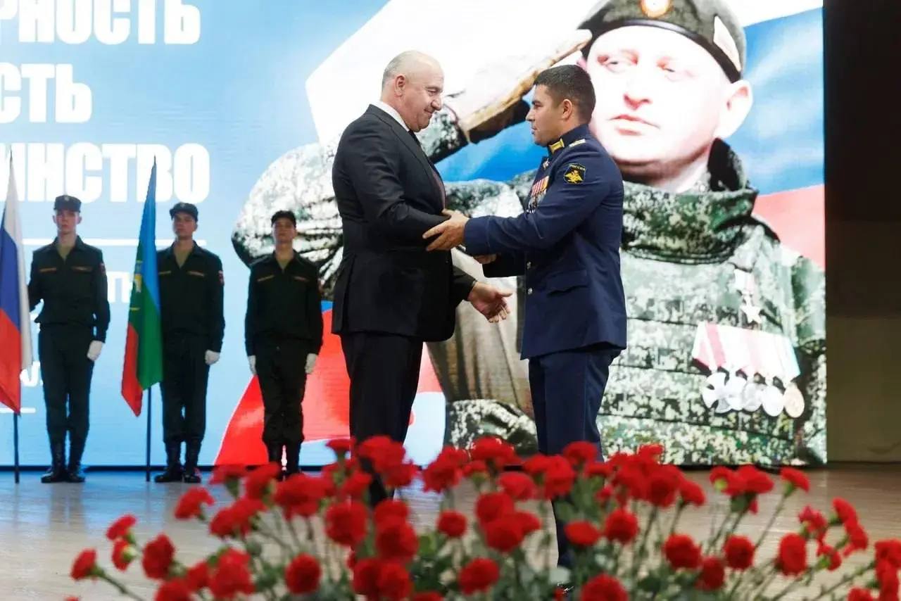 Алексей Баскаев: Рашид Темрезов вручил награды землякам - в честь Дня защитника Отечества Алексей Баскаев: Рашид Темрезов вручил награды землякам - в честь Дня защитника Отечества