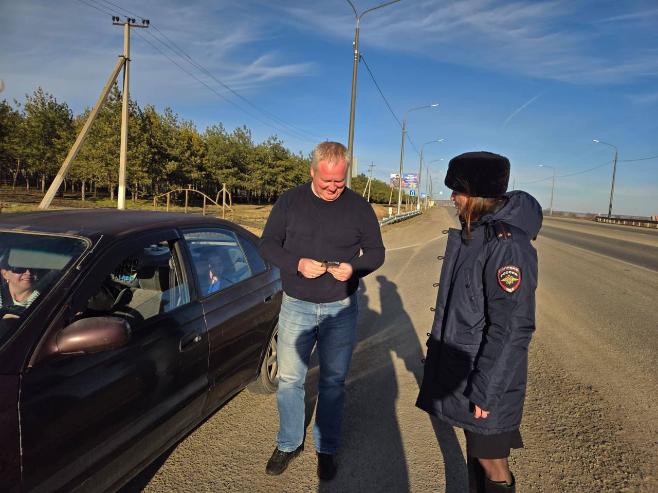 Сотрудники Госавтоинспекции Отдела МВД России по Прикубанскому району поздравила мужчин-водителей с Днём защитника Отечества, вручив им поздравительные сувениры и буклеты по безопасности дорожного движения Сотрудники Госавтоинспекции Отдела МВД России по Прикубанскому району поздравила мужчин-водителей с Днём защитника Отечества, вручив им поздравительные сувениры и буклеты по безопасности дорожного движения
