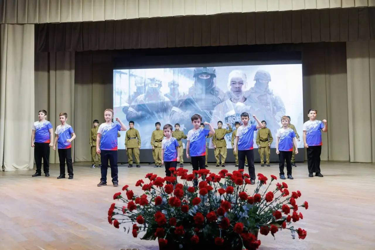 Алексей Баскаев: Рашид Темрезов вручил награды землякам - в честь Дня защитника Отечества Алексей Баскаев: Рашид Темрезов вручил награды землякам - в честь Дня защитника Отечества