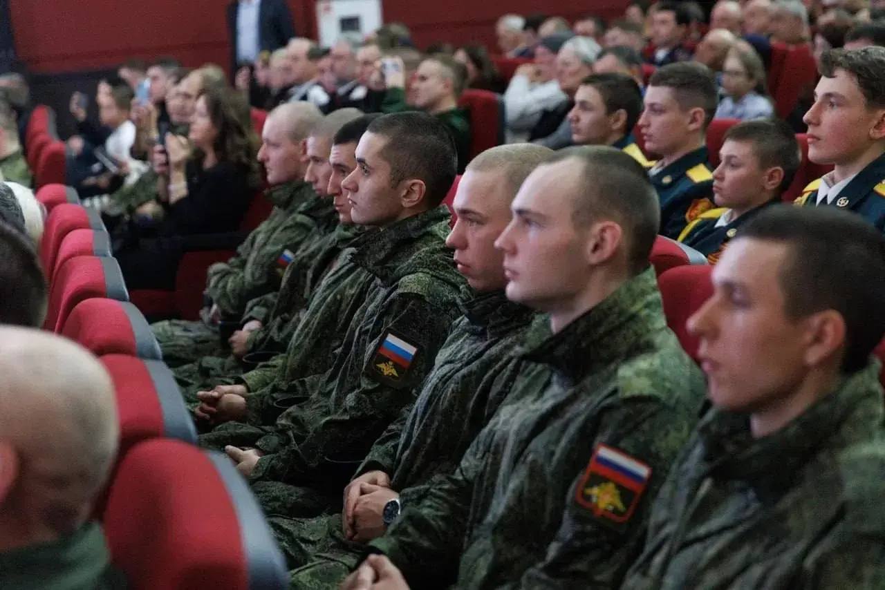 Алексей Баскаев: Рашид Темрезов вручил награды землякам - в честь Дня защитника Отечества Алексей Баскаев: Рашид Темрезов вручил награды землякам - в честь Дня защитника Отечества