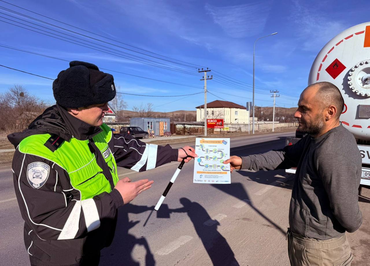 Сотрудники Госавтоинспекции Межмуниципального отдела МВД России «Зеленчукский» проводят профилактические беседы с водителями в рамках оперативно-профилактического мероприятия «Встречная полоса» Сотрудники Госавтоинспекции Межмуниципального отдела МВД России «Зеленчукский» проводят профилактические беседы с водителями в рамках оперативно-профилактического мероприятия «Встречная полоса»