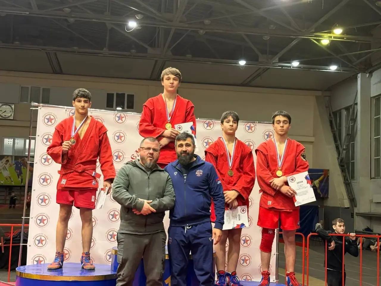 14 медалей завоевали самбисты Карачаево-Черкесии на первенстве СКФО по спортивному и боевому самбо среди юношей и девушек 14-16 лет