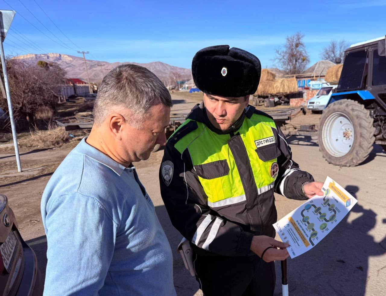 Сотрудники Госавтоинспекции Межмуниципального отдела МВД России «Зеленчукский» проводят профилактические беседы с водителями в рамках оперативно-профилактического мероприятия «Встречная полоса» Сотрудники Госавтоинспекции Межмуниципального отдела МВД России «Зеленчукский» проводят профилактические беседы с водителями в рамках оперативно-профилактического мероприятия «Встречная полоса»