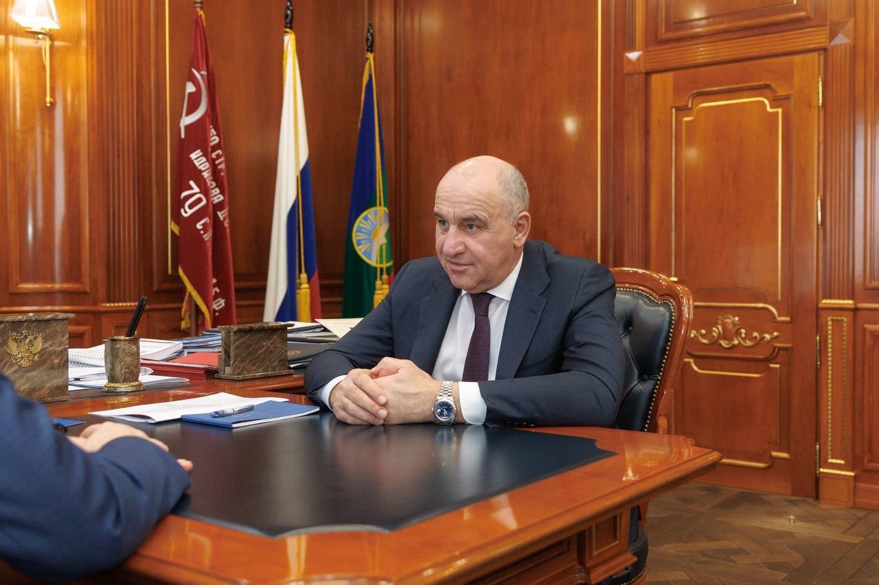 Глава Карачаево-Черкесии Рашид Темрезов провел рабочую встречу с руководителем Кавказского управления Ростехнадзора Аланом Цалиевым Глава Карачаево-Черкесии Рашид Темрезов провел рабочую встречу с руководителем Кавказского управления Ростехнадзора Аланом Цалиевым