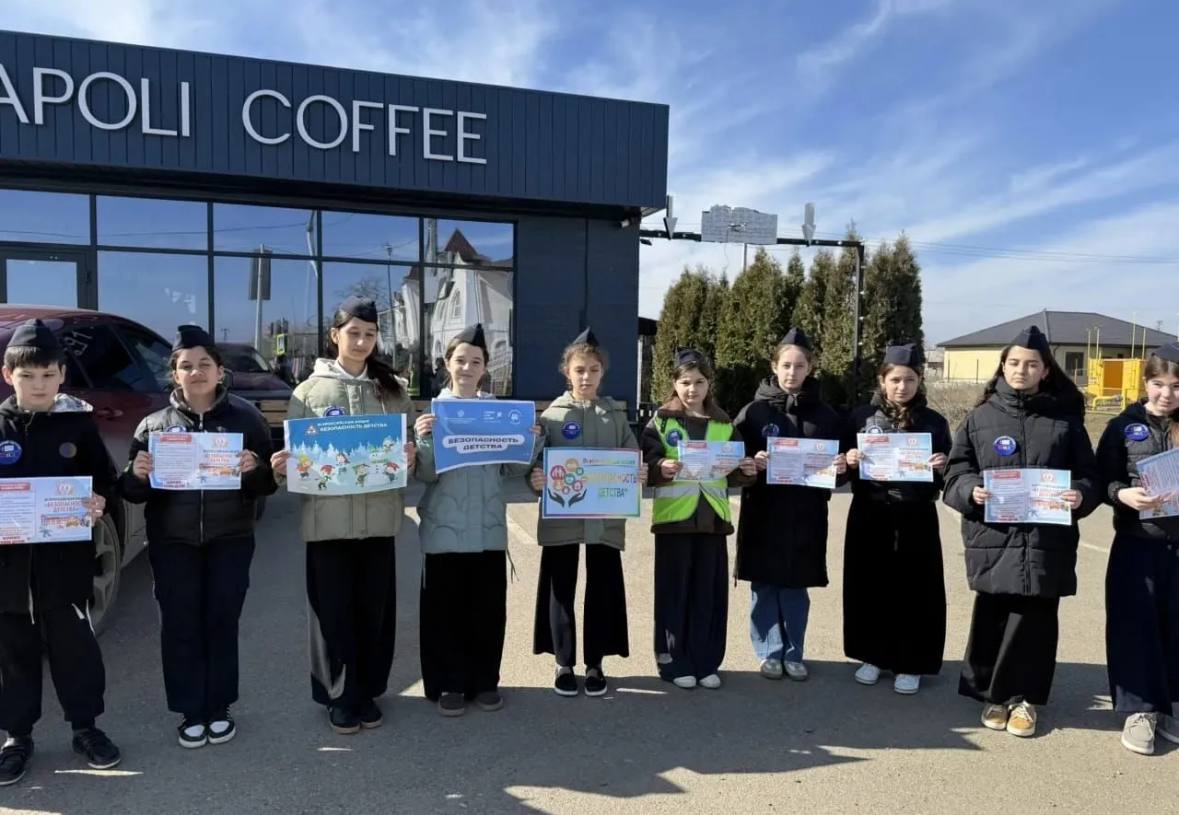 Сотрудники Госавтоинспекции МО МВД России «Хабезский» присоединились к зимнему этапу Всероссийской акции «Безопасность детства» и совместно с отрядом ЮИД Гимназии № 1 а. Псыж провели профилактическое мероприятие... Сотрудники Госавтоинспекции МО МВД России «Хабезский» присоединились к зимнему этапу Всероссийской акции «Безопасность детства» и совместно с отрядом ЮИД Гимназии № 1 а. Псыж провели профилактическое мероприятие...