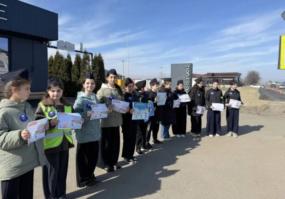 Сотрудники Госавтоинспекции МО МВД России «Хабезский» присоединились к зимнему этапу Всероссийской акции «Безопасность детства» и совместно с отрядом ЮИД Гимназии № 1 а. Псыж провели профилактическое мероприятие... Сотрудники Госавтоинспекции МО МВД России «Хабезский» присоединились к зимнему этапу Всероссийской акции «Безопасность детства» и совместно с отрядом ЮИД Гимназии № 1 а. Псыж провели профилактическое мероприятие...