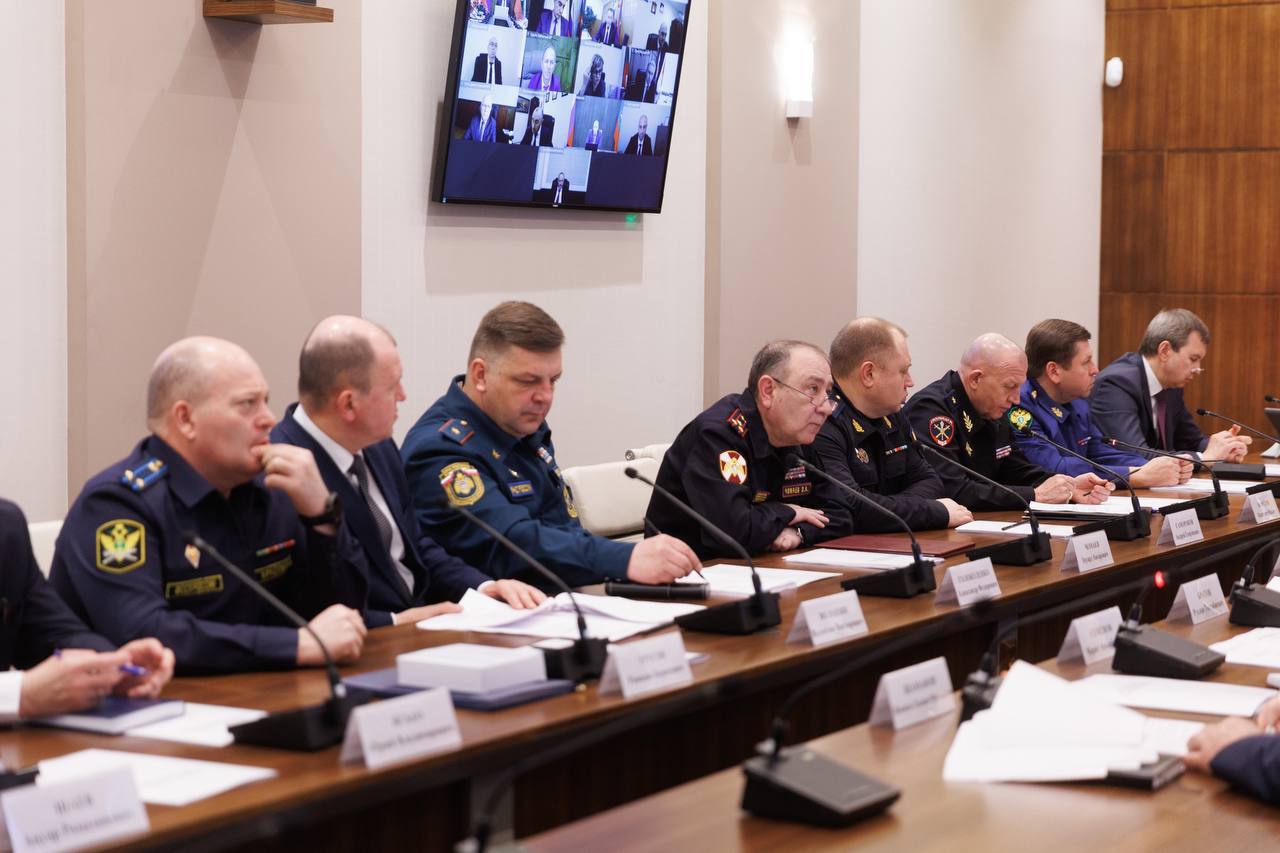 Глава Карачаево-Черкесии Рашид Темрезов провел совместное заседание Антитеррористической комиссии и Оперативного штаба в КЧР с участием членов Правительства республики, руководителей территориальных подразделений органов... Глава Карачаево-Черкесии Рашид Темрезов провел совместное заседание Антитеррористической комиссии и Оперативного штаба в КЧР с участием членов Правительства республики, руководителей территориальных подразделений органов...