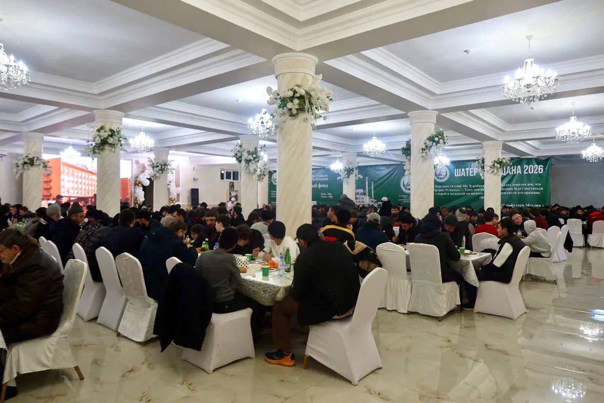 В Центральной соборной мечети Черкесска накануне состоялся коллективный ифтар, организованный мэрией города