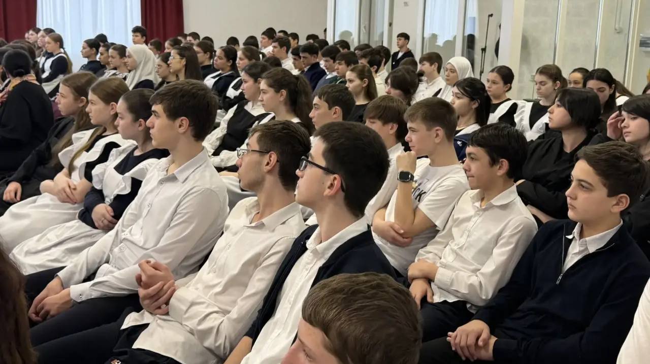 Старший оперуполномоченный по особо важным делам ЦПЭ МВД по КЧР Ирина Пхешхова, совместно с заместителем председателя Общественного совета при МВД по КЧР Алием Байрамкуловым провели в Хабезском районе профилактическое... Старший оперуполномоченный по особо важным делам ЦПЭ МВД по КЧР Ирина Пхешхова, совместно с заместителем председателя Общественного совета при МВД по КЧР Алием Байрамкуловым провели в Хабезском районе профилактическое...