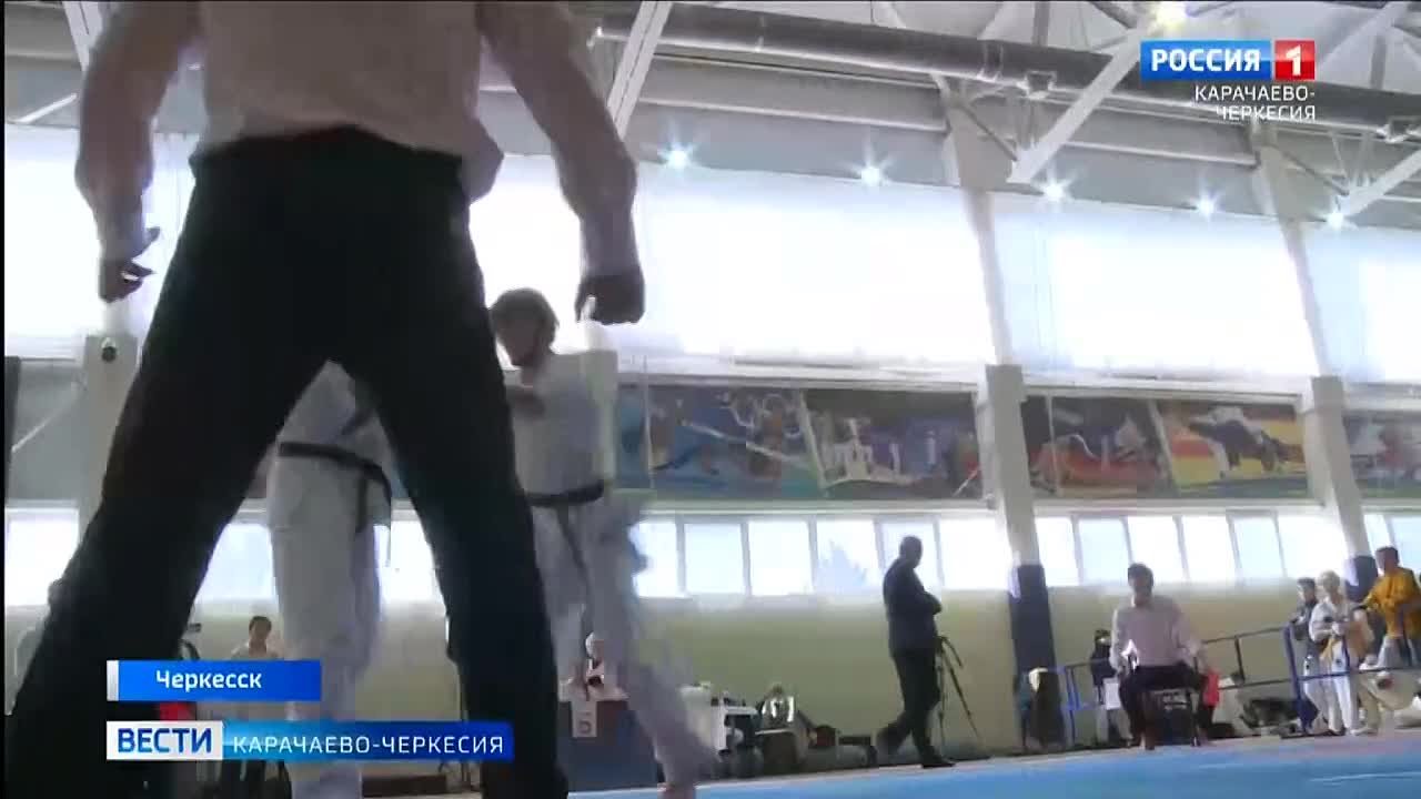 В спорткомплексе "Юбилейный" прошло первенство и чемпионат Северо-Кавказского федерального округа по кёкусинкай