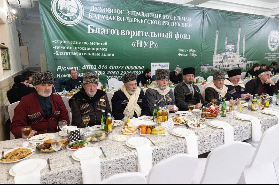 Рашид Темрезов: Сегодня принял участие в республиканском коллективном ифтаре, который состоялся в Соборной мечети в Черкесске Рашид Темрезов: Сегодня принял участие в республиканском коллективном ифтаре, который состоялся в Соборной мечети в Черкесске