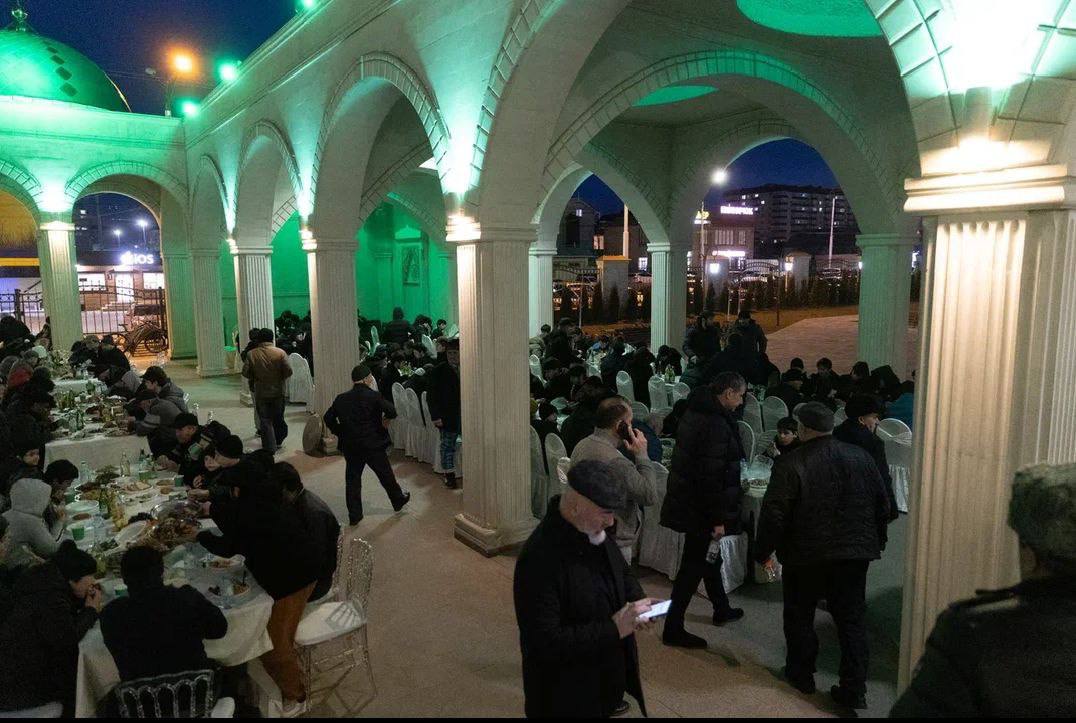 Рашид Темрезов: Сегодня принял участие в республиканском коллективном ифтаре, который состоялся в Соборной мечети в Черкесске Рашид Темрезов: Сегодня принял участие в республиканском коллективном ифтаре, который состоялся в Соборной мечети в Черкесске