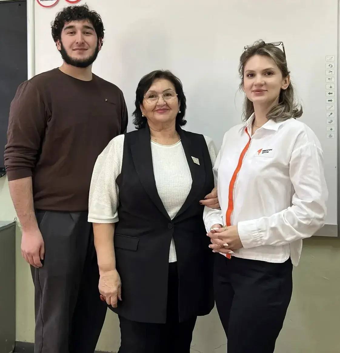 Алексей Баскаев: Дорогие наставники Черкесска! Сегодня вы впервые отмечаете свой профессиональный праздник, установленный Президентом России Алексей Баскаев: Дорогие наставники Черкесска! Сегодня вы впервые отмечаете свой профессиональный праздник, установленный Президентом России