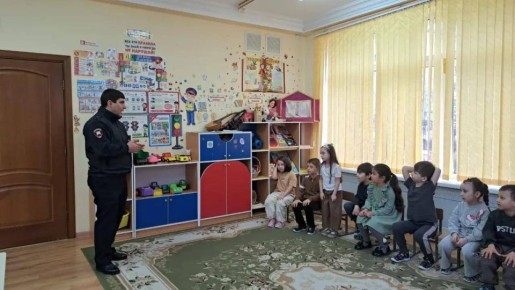 В целях профилактики детского дорожного-транспортного травматизма сотрудники Госавтоинспекции МО МВД России «Карачаевский» посетили детский сад «Аистёнок» п. Правокубанский