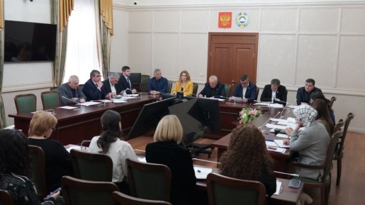 Депутат Хасан Хубиев провел заседание Комитета по здравоохранению и социальной политике, на котором при участии членов Правительства КЧР рассмотрели 6 вопросов, касающихся многодетных семей, инвалидов, мер соцподдержки...