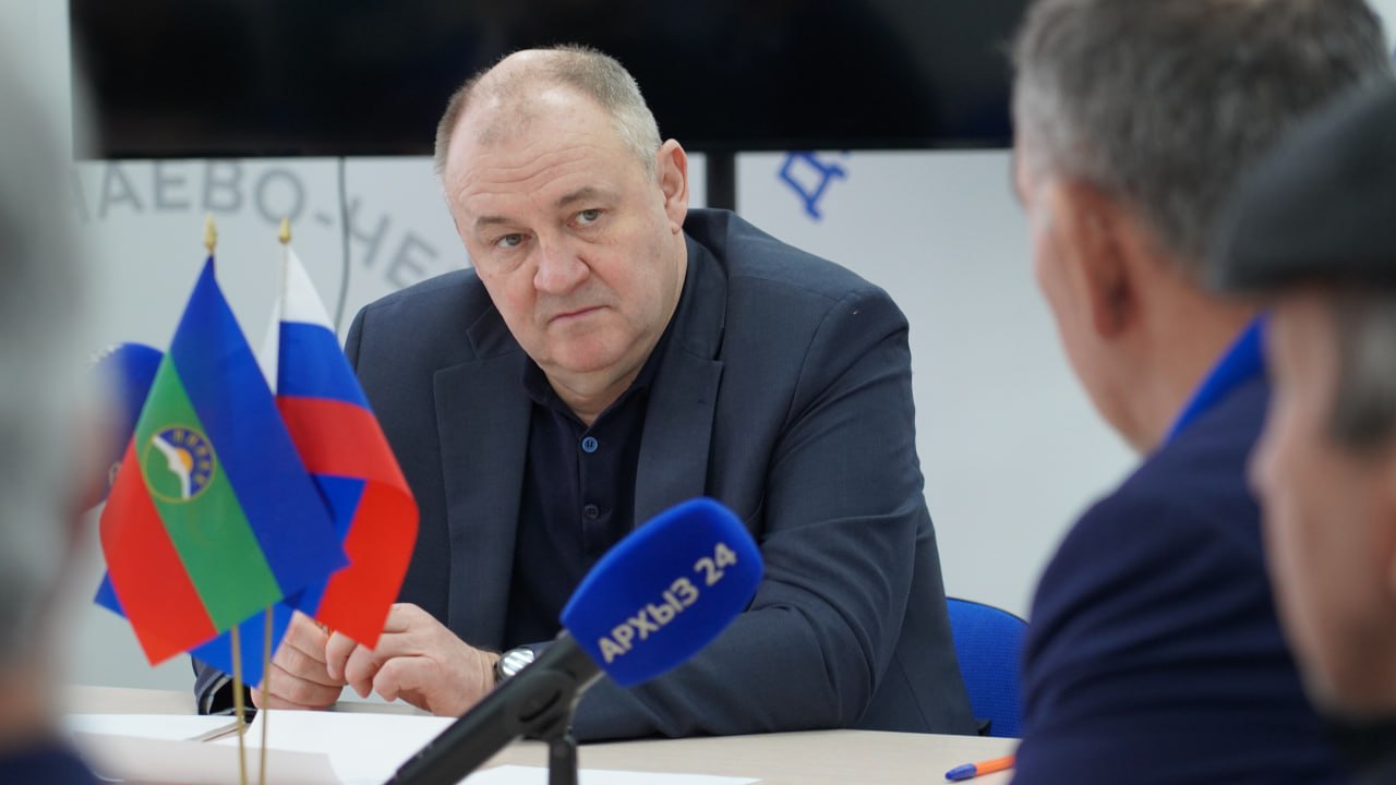 Сегодня в рамках приема граждан Председатель Народного Собрания (Парламента) КЧР, руководитель регионального отделения партии «Единая Россия» Александр Иванов встретился с ветеранами-«афганцами», воинами-интернационалистами... Сегодня в рамках приема граждан Председатель Народного Собрания (Парламента) КЧР, руководитель регионального отделения партии «Единая Россия» Александр Иванов встретился с ветеранами-«афганцами», воинами-интернационалистами...