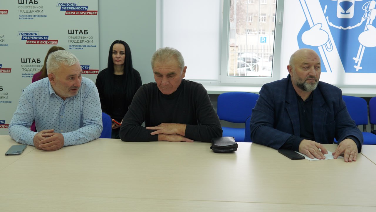 Сегодня в рамках приема граждан Председатель Народного Собрания (Парламента) КЧР, руководитель регионального отделения партии «Единая Россия» Александр Иванов встретился с ветеранами-«афганцами», воинами-интернационалистами... Сегодня в рамках приема граждан Председатель Народного Собрания (Парламента) КЧР, руководитель регионального отделения партии «Единая Россия» Александр Иванов встретился с ветеранами-«афганцами», воинами-интернационалистами...