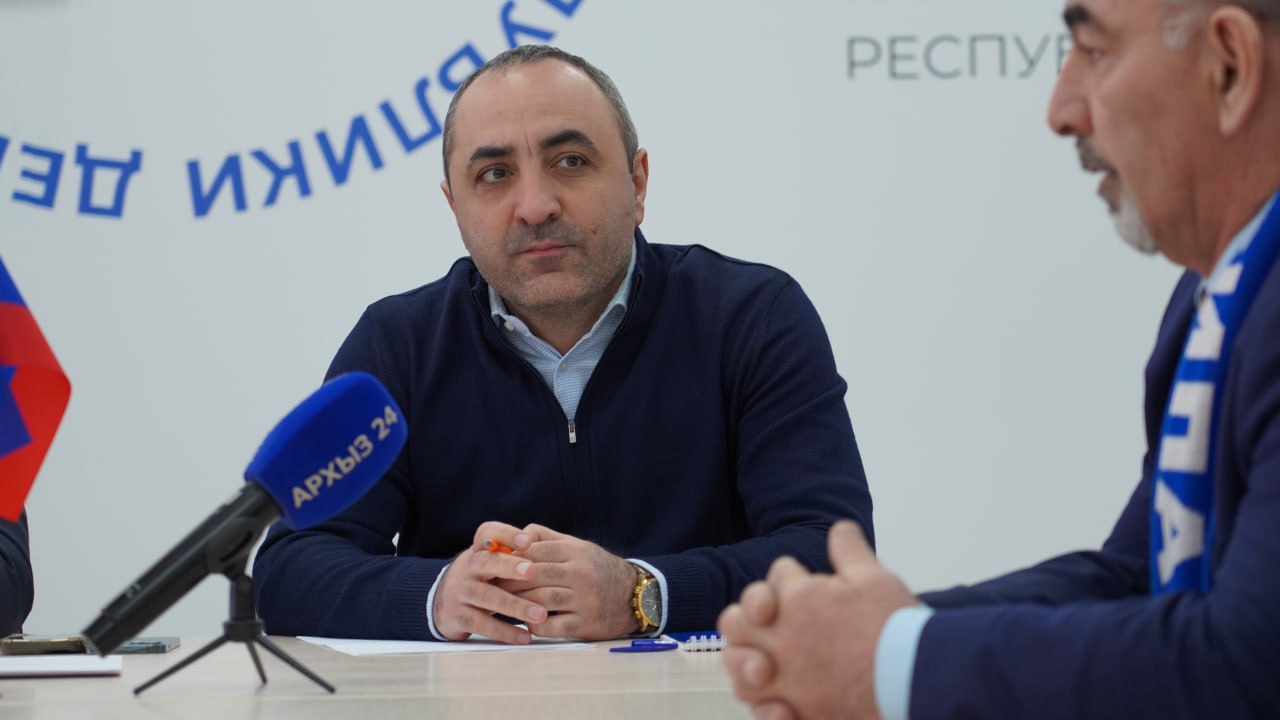 Сегодня в рамках приема граждан Председатель Народного Собрания (Парламента) КЧР, руководитель регионального отделения партии «Единая Россия» Александр Иванов встретился с ветеранами-«афганцами», воинами-интернационалистами... Сегодня в рамках приема граждан Председатель Народного Собрания (Парламента) КЧР, руководитель регионального отделения партии «Единая Россия» Александр Иванов встретился с ветеранами-«афганцами», воинами-интернационалистами...